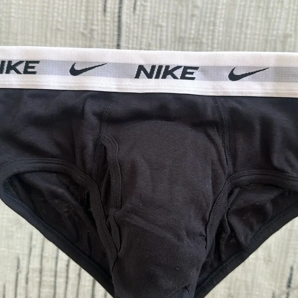 Nike - Picture 2 of 5